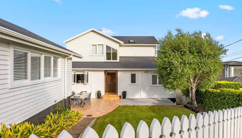 15 Seaview Road, Castor Bay