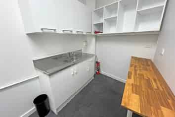 VERSATILE RETAIL OR OFFICE SPACE IN WESTFIELD

