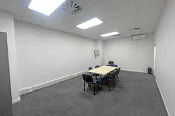 VERSATILE RETAIL OR OFFICE SPACE IN WESTFIELD
