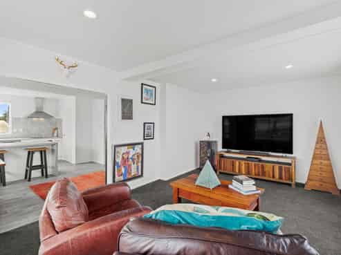 9 Meads Place, Bulls