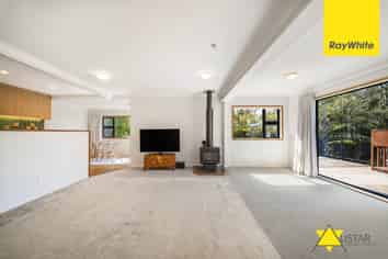 864 West Coast Road, Waiatarua