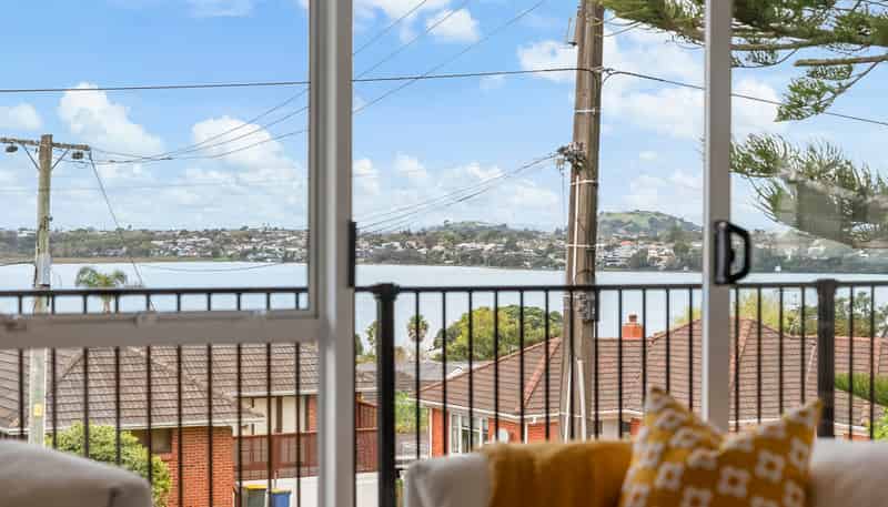 2/104 Sylvan Avenue, Northcote