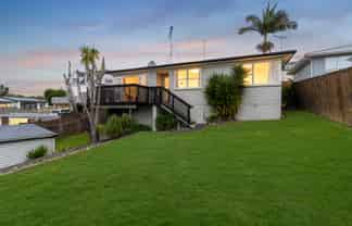 60 Lauderdale Road, Birkdale