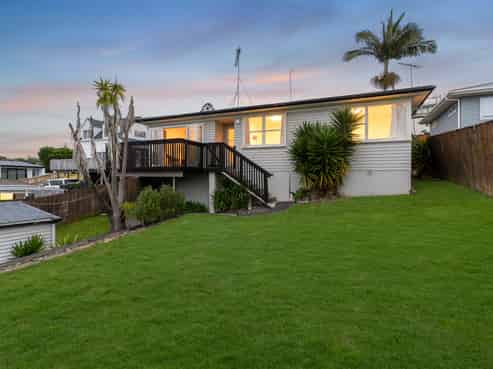 60 Lauderdale Road, Birkdale