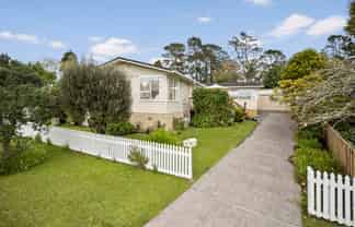 15  Allington Road, Massey