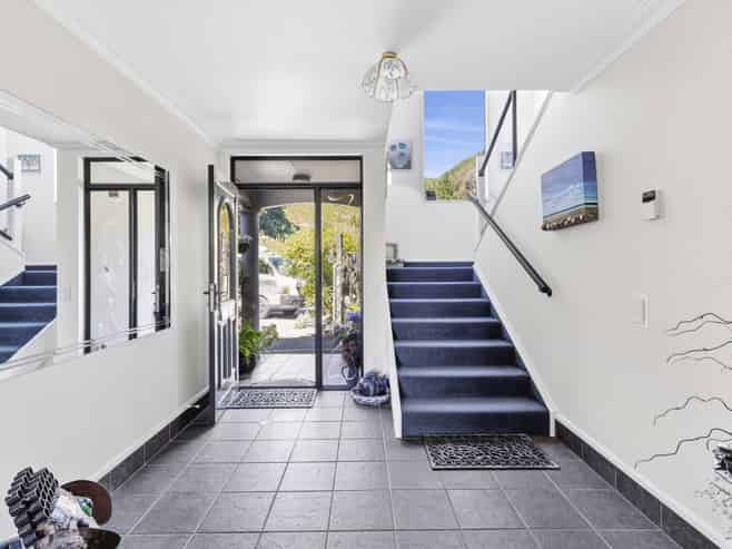 583 Hill Street South, Hope