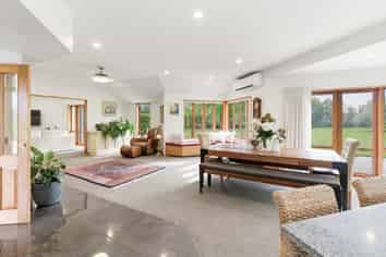 247 Collins Road, Lincoln
