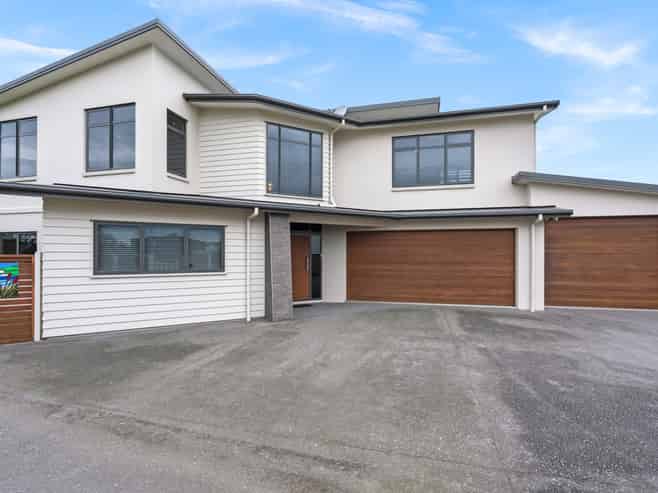 16 Fred Carr Place, One Tree Point