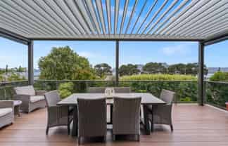 16 Fred Carr Place, One Tree Point