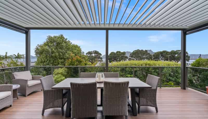 16 Fred Carr Place, One Tree Point