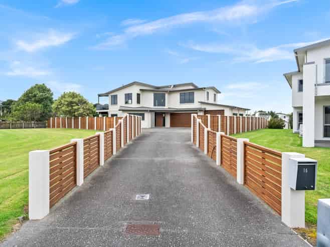 16 Fred Carr Place, One Tree Point