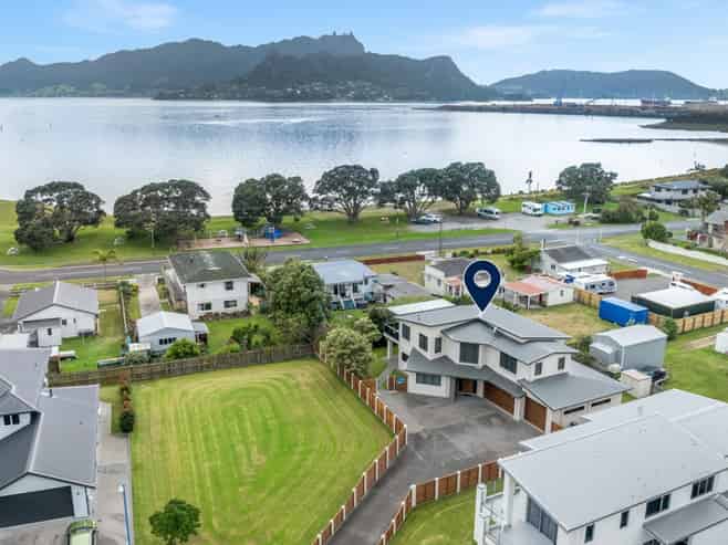 16 Fred Carr Place, One Tree Point