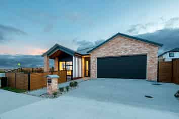 66 Tipu Crescent, Milldale