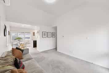 52O Pilkington Road, Panmure