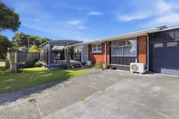 42 Waratah Street, Matua