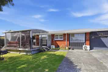 42 Waratah Street, Matua
