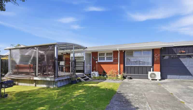42 Waratah Street, Matua