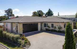 14 Riverside Place, Katikati