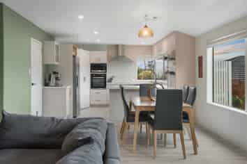 14 Riverside Place, Katikati