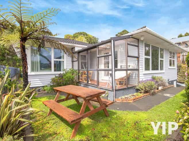 7 Catherine Crescent, Paparangi
