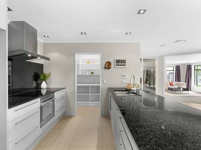 6 Jacques Way, Yaldhurst