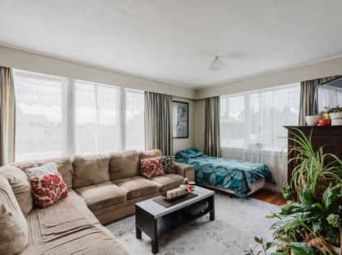 30 Pine Avenue, Bader