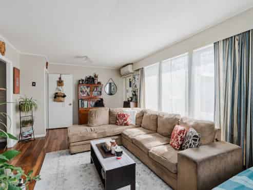 30 Pine Avenue, Bader