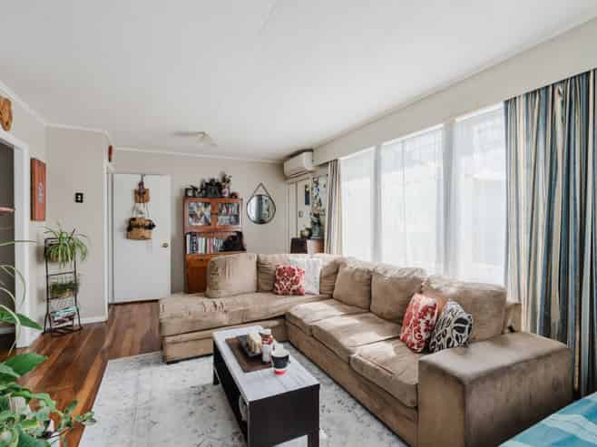 30 Pine Avenue, Bader