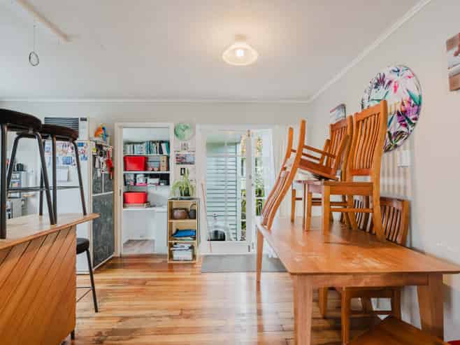 30 Pine Avenue, Bader