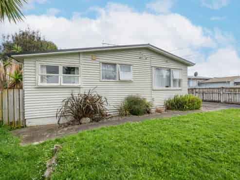 30 Pine Avenue, Bader