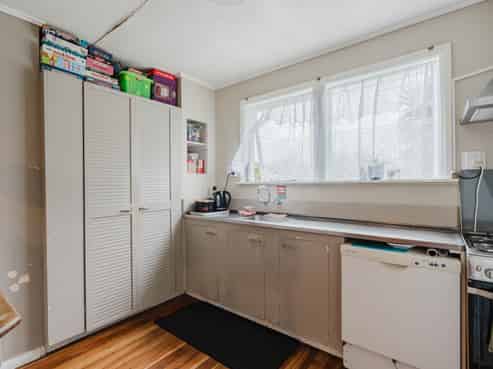 30 Pine Avenue, Bader