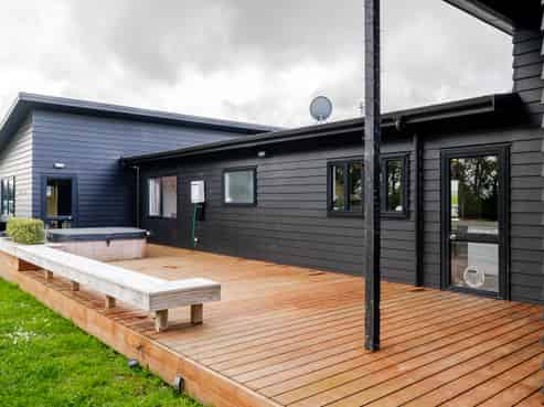 235D Watershed Road, Bunnythorpe