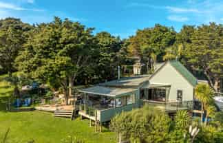 18 Te Makiri Road, Onetangi