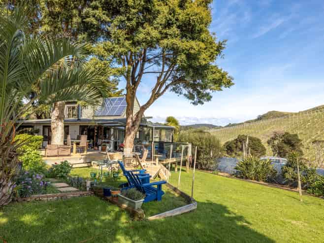 18 Te Makiri Road, Onetangi
