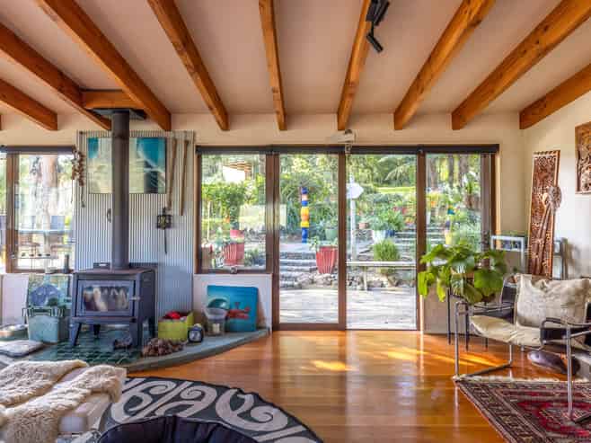 18 Te Makiri Road, Onetangi