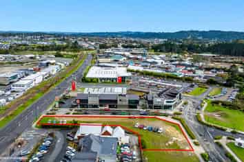 Premium Land in Kumeu-Location Location