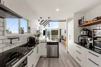 10 Linwood Way, Island Bay