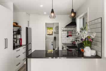 10 Linwood Way, Island Bay