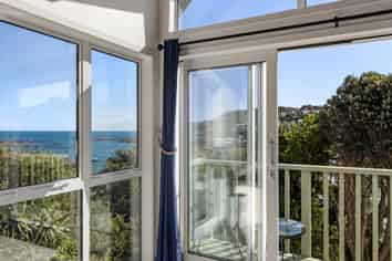 10 Linwood Way, Island Bay