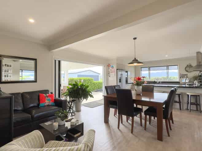 153 Captain Cook Road, Netherton