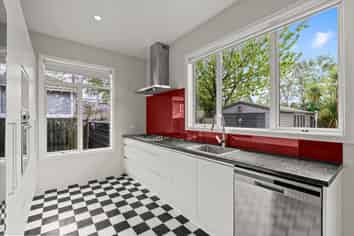 10 Roosevelt Avenue, Saint Albans
