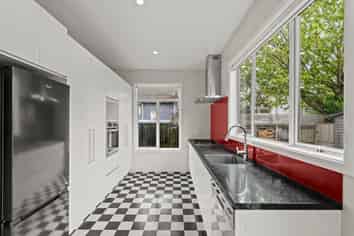 10 Roosevelt Avenue, Saint Albans