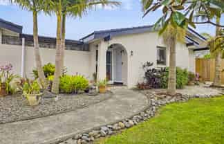 2 Langton Road, Stanmore Bay