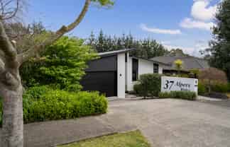 37 Alpers Ridge, Leamington