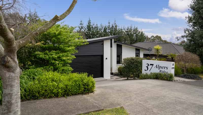 37 Alpers Ridge, Leamington