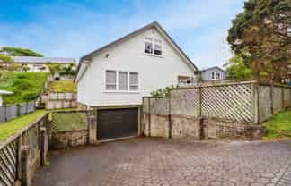 15 Park Road, Belmont