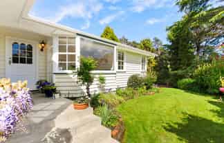 4 Freemans Way, Pinehaven
