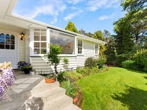 4 Freemans Way, Pinehaven