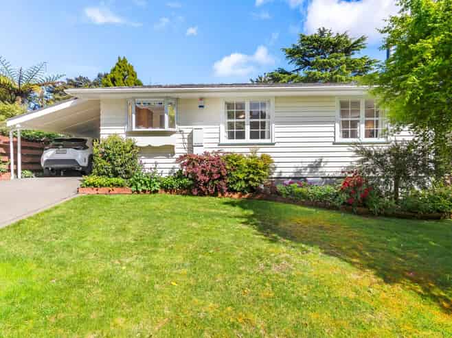 4 Freemans Way, Pinehaven