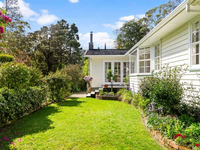 4 Freemans Way, Pinehaven